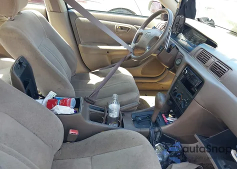 2001 Toyota Camry Ce/Le/Xle z USA, uszkodzony, nr VIN 4T1BG22K81U115787